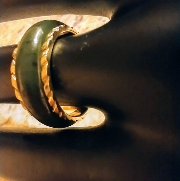 Eternity/Wedding Band Ring 14kt Gold band & Jade - Picture 5 of 16